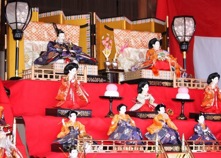 完整的女儿节人偶套组还会有樱花、橘花等装饰道具,非常华丽