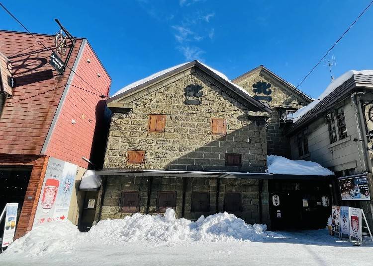 The Kitachi Glass Building No.3 is a gallery and shop housed in a renovated fishery warehouse built in 1891.