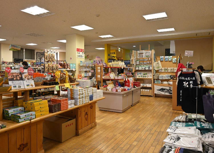 ③山麓駅でロープウェイ限定のお土産をゲットする