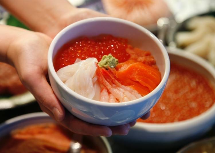 ▲연어알 외에도 다양한 회를 얹어 카이센동을 만들 수 있다