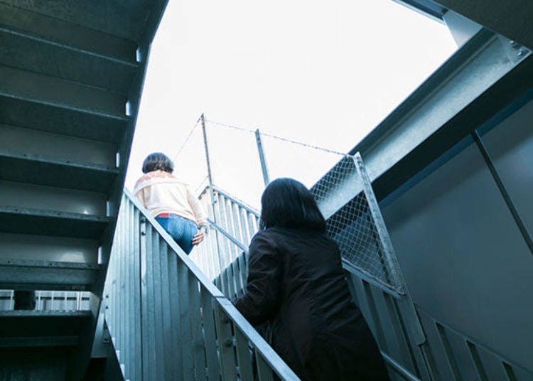 ▲The stairway to the heliport, which can only be accessed if you are on the tour