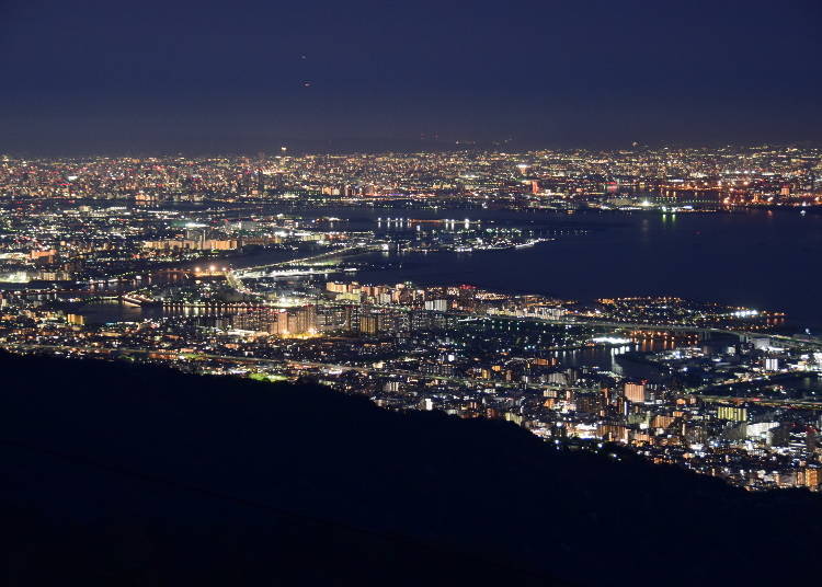 Night view from Mount Rokko (Photo: PIXTA)