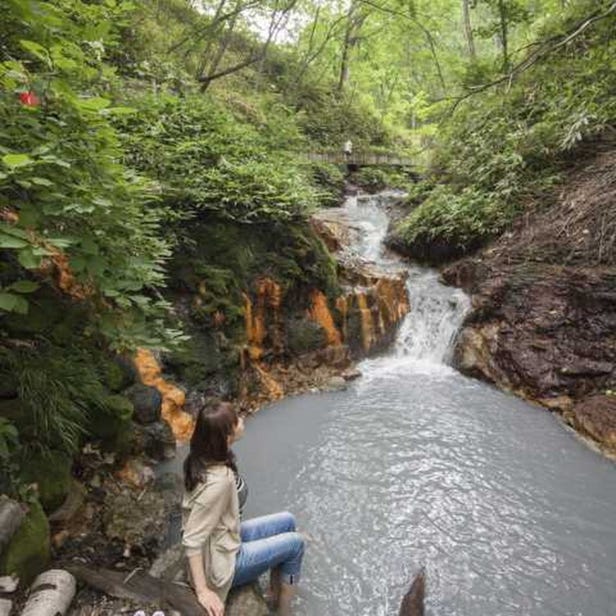 大湯沼川天然足湯