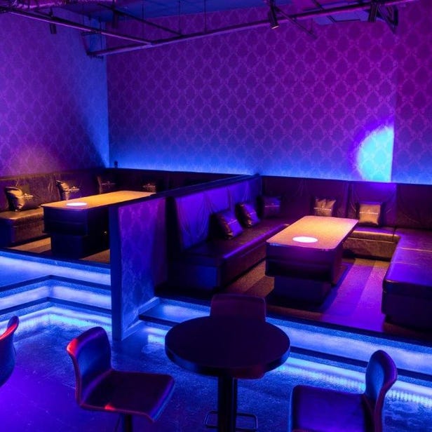 R3 CLUB LOUNGE